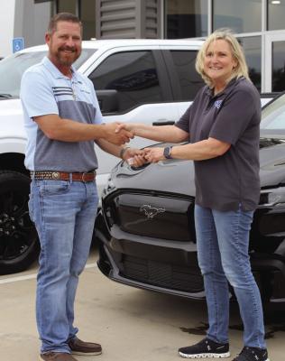 Wills Point Chevrolet and Wills Point Ford Owner John David Crow presented keys to a new vehicle to Julia Pennington, who was recently named as one of the Wills Point ISD’s ‘Teachers of the Year.’ Keys to a new vehicle were also presented to Jade Rickets, who was also recently named as a WPISD ‘Teacher of the Year.’ Photo by Susan Harris